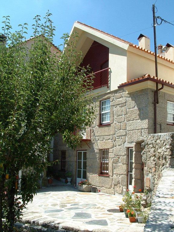 Casa Do Meio Da Vila Loriga Exterior photo
